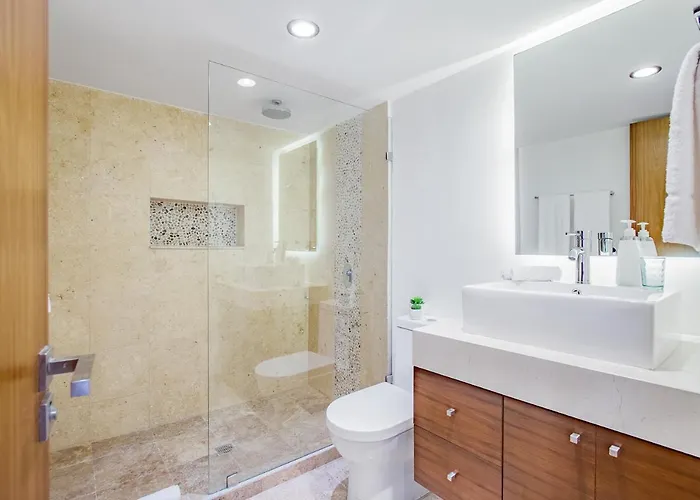 Apartment Splash Pool, Rooftop Terrace, Patio, 4 Blks
